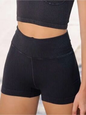 🐅Tiger Friday Ribbed Shorts in black - EUC!